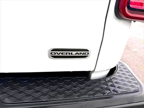 Used 2022 Jeep Gladiator Overland w/ Popular Equipment Package AWD/4WD image 11