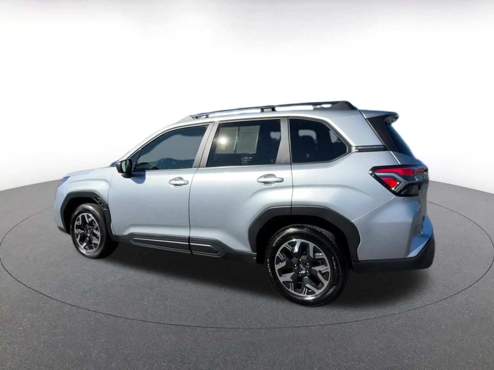 Used 2025 Subaru Forester Premium AWD/4WD image 9