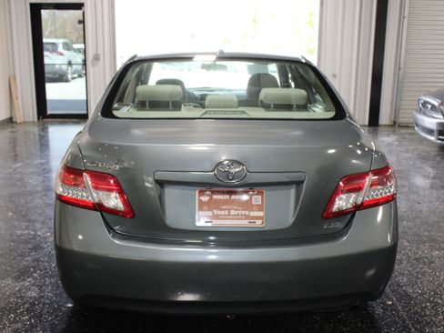 Used 2010 Toyota Camry LE FWD image 4