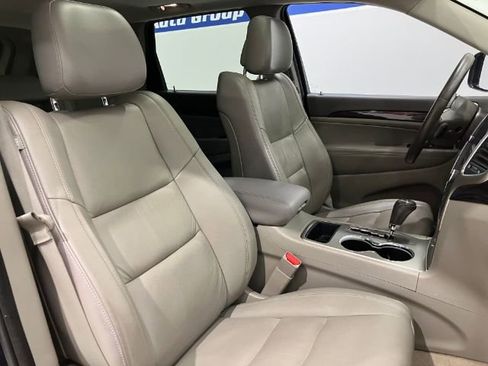 Used 2012 Jeep Grand Cherokee Laredo AWD/4WD image 45