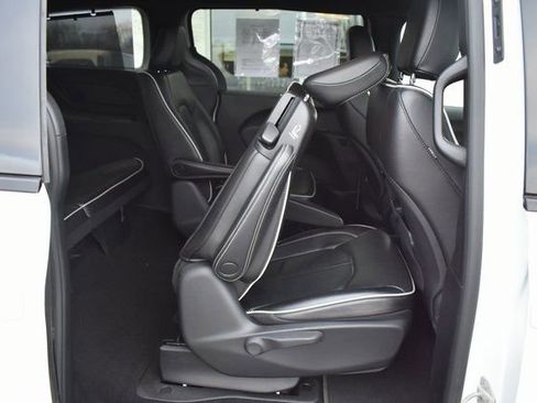 Used 2021 Chrysler Pacifica Limited w/ S Appearance Package image 48