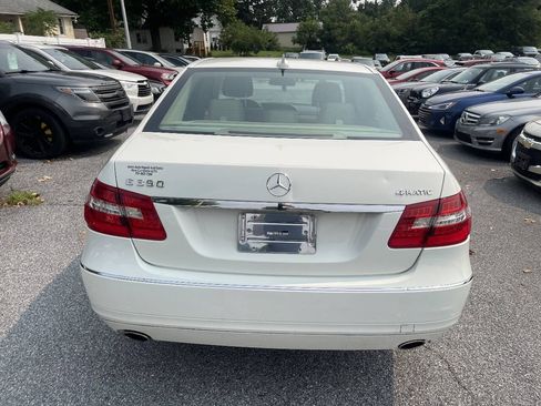 Used 2011 Mercedes-Benz E 350 4MATIC Sedan image 4