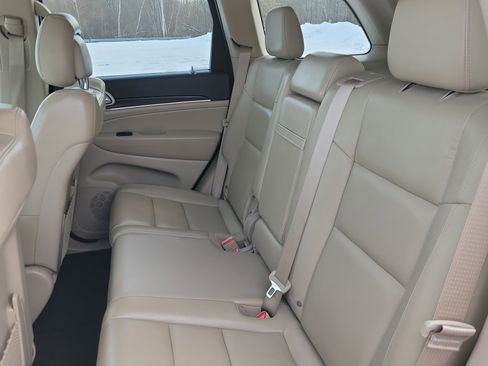 Used 2021 Jeep Grand Cherokee Limited image 16