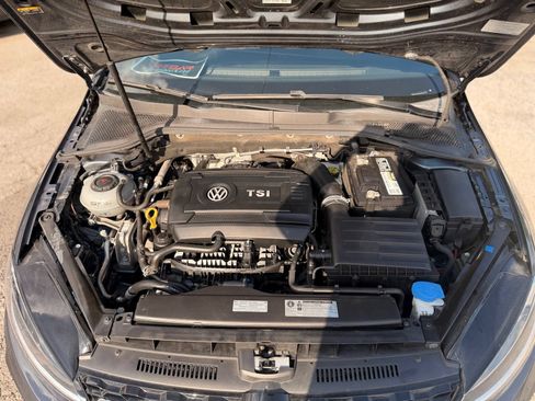 Used 2018 Volkswagen GTI SE FWD image 35
