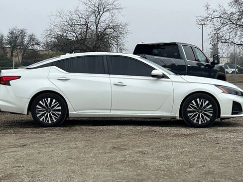 Used 2024 Nissan Altima 2.5 SV w/ SV Premium Package image 9