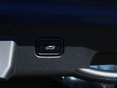 Used 2025 Kia Sportage SX image 19