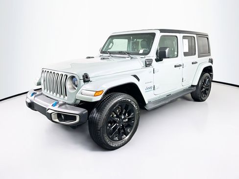 Used 2023 Jeep Wrangler Unlimited Sahara w/ Cold Weather Group AWD/4WD image 3