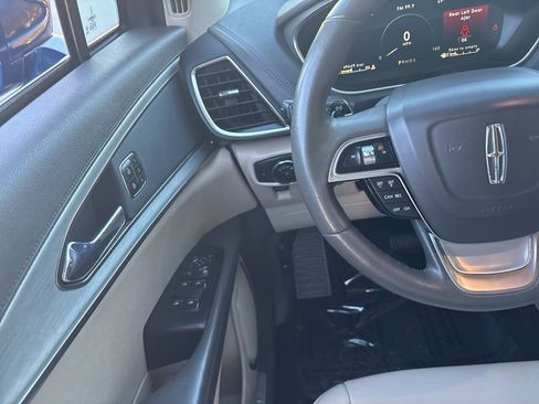 Used 2020 Lincoln Nautilus FWD image 20