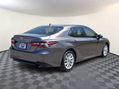 Used 2022 Toyota Camry LE image 6