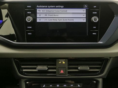 Certified 2023 Volkswagen Taos SE w/ Panoramic Sunroof Package AWD/4WD image 32
