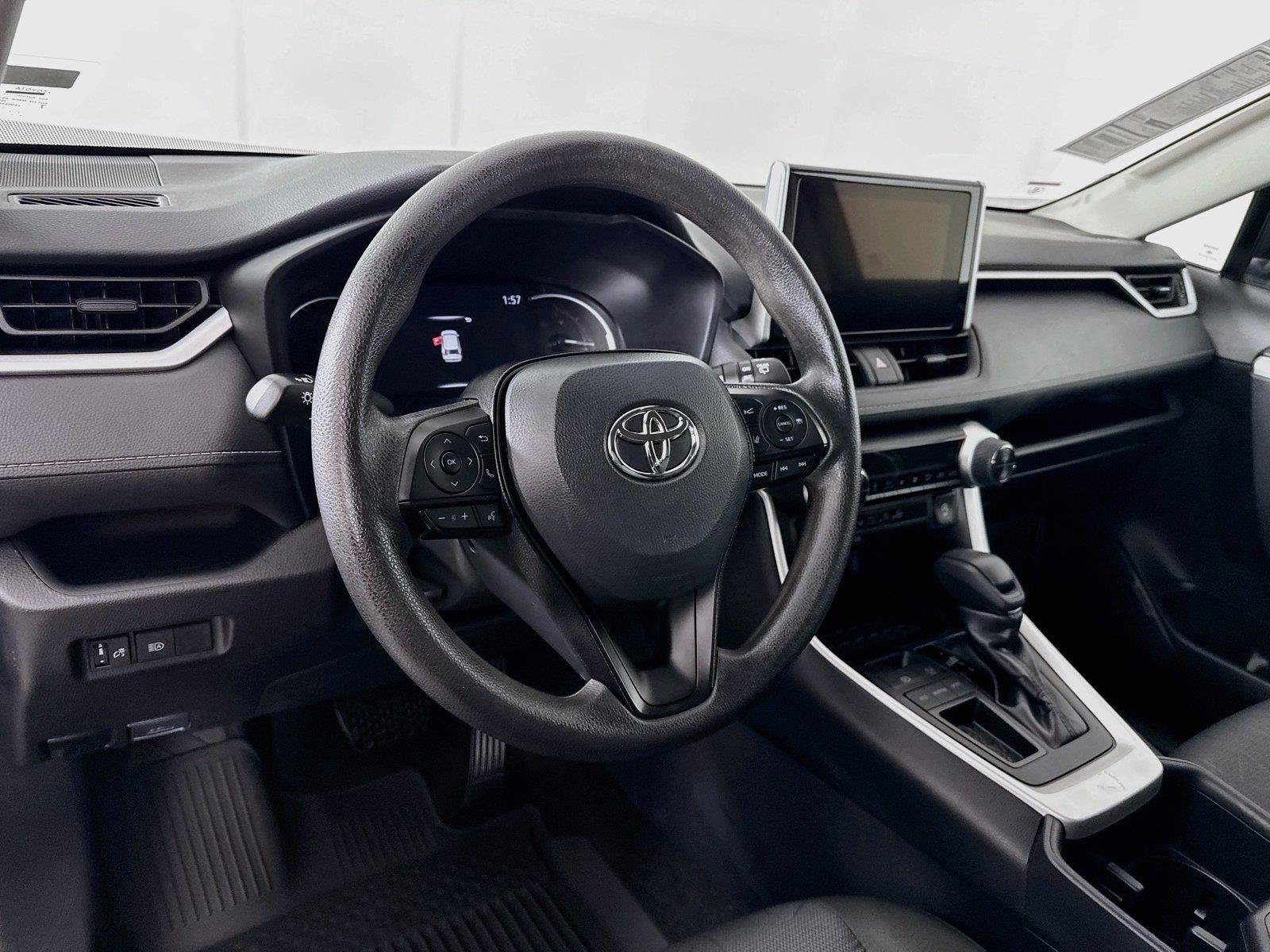 Certified 2025 Toyota RAV4 XLE FWD image 4