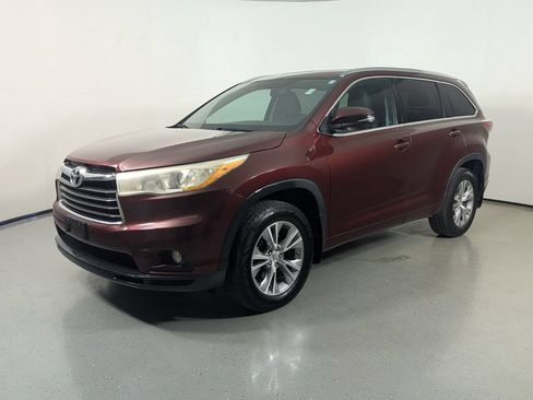 Used 2014 Toyota Highlander XLE AWD/4WD image 3