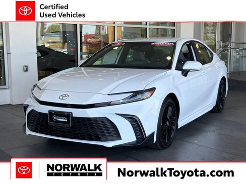 Certified 2026 Toyota Camry SE FWD image 1