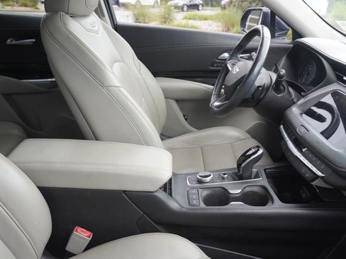 Used 2020 Cadillac XT4 Premium Luxury FWD image 9