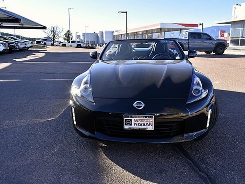 Used 2019 Nissan 370Z Touring image 2