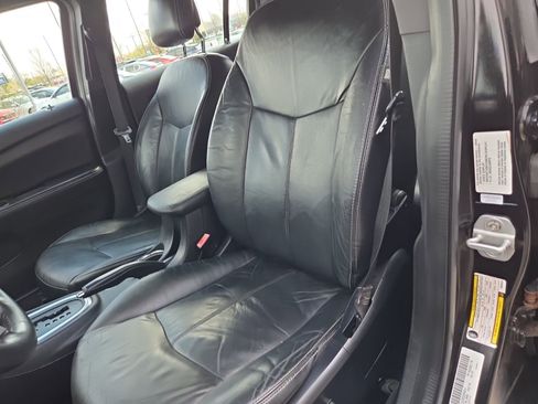 Used 2013 Chrysler 200 Limited FWD image 16