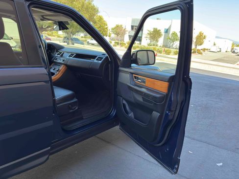 Used 2011 Land Rover Range Rover Sport HSE AWD/4WD image 44