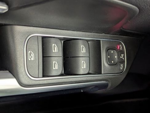 Used 2021 Mercedes-Benz GLB 250 image 49