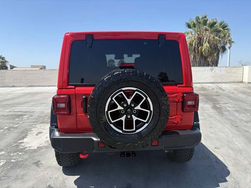 Used 2025 Jeep Wrangler Unlimited Rubicon w/ Convenience Group AWD/4WD image 18