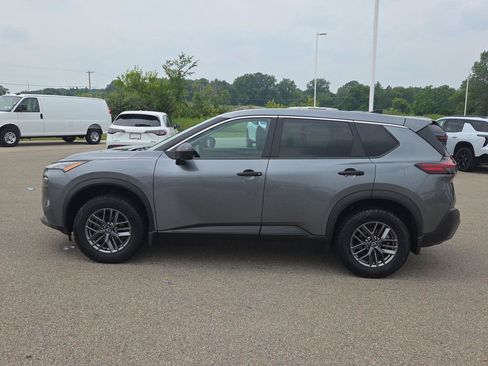 Used 2023 Nissan Rogue S AWD/4WD image 2