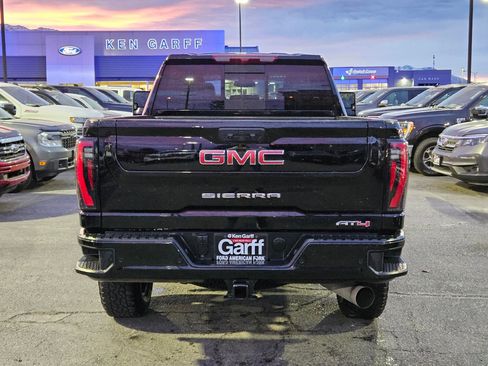 Used 2025 GMC Sierra 2500 AT4 image 7