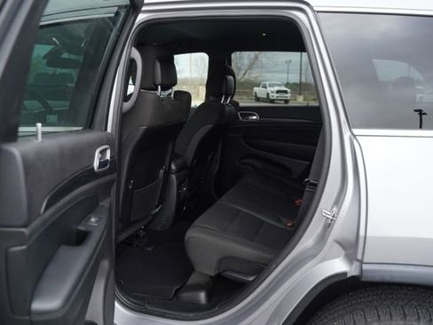 Used 2020 Jeep Grand Cherokee Laredo image 15