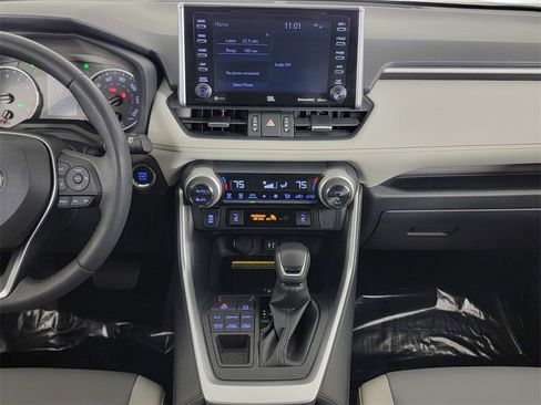 Used 2019 Toyota RAV4 XLE Premium image 20