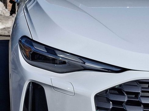 Used 2025 Audi Q5 Premium w/ Convenience Package image 28