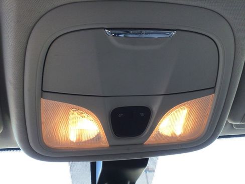 Used 2016 Chrysler 200 Limited image 18