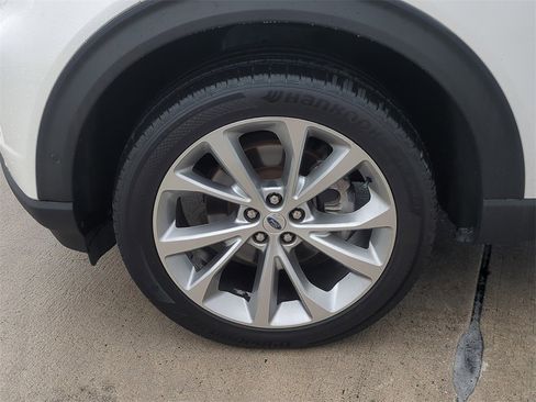 Used 2022 Ford Explorer Platinum w/ Equipment Group 601A image 11