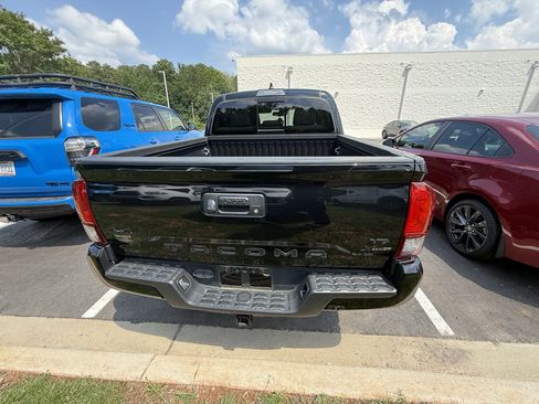 Used 2023 Toyota Tacoma SR5 w/ Technology Package AWD/4WD image 8