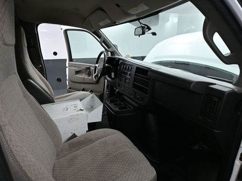 Used 2017 Chevrolet Express 3500 image 49