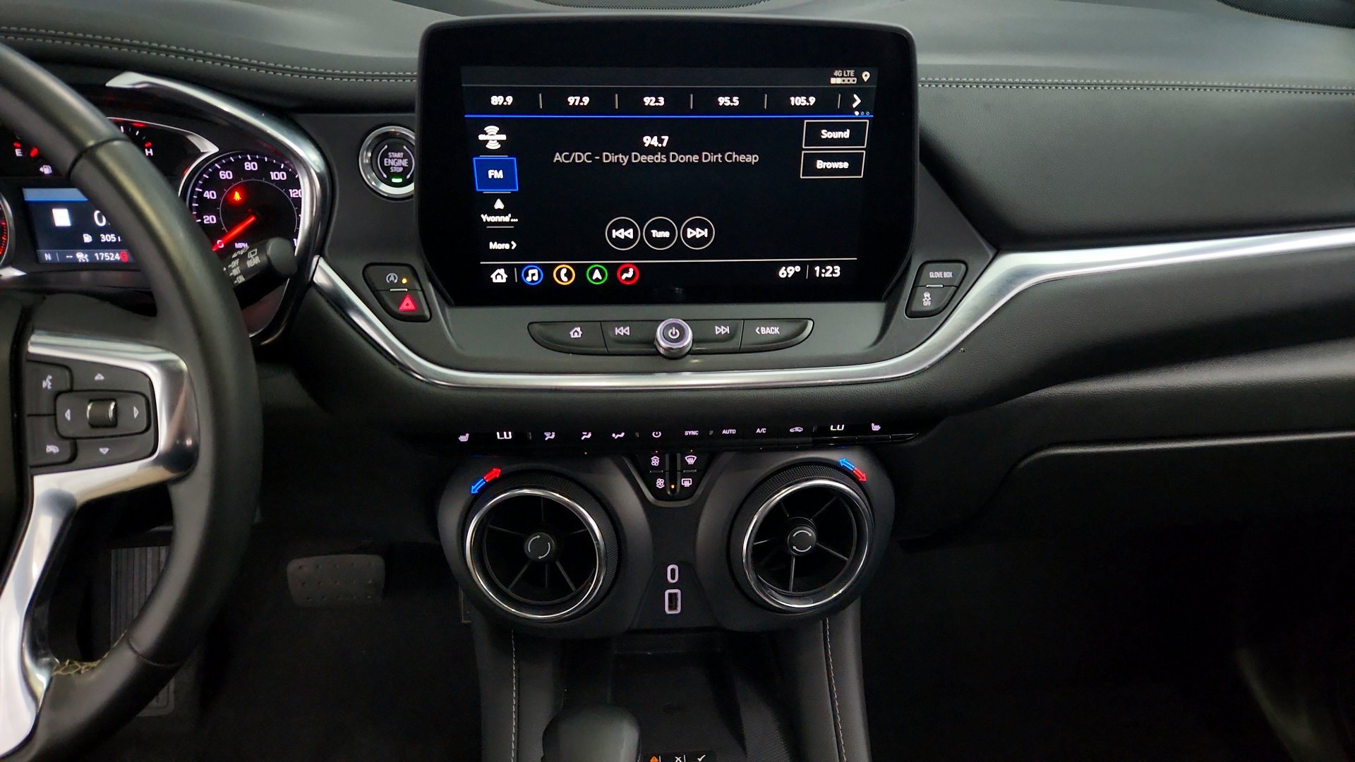 Used 2024 Chevrolet Blazer LT w/ Sound & Technology Package FWD image 21