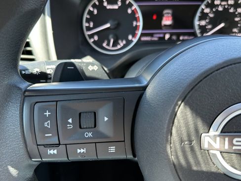 Used 2024 Nissan Rogue S FWD image 21