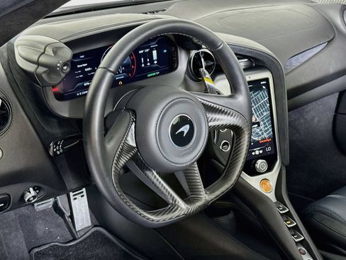 Used 2025 McLaren 750S Spider RWD image 10