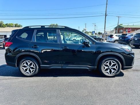 Used 2019 Subaru Forester Premium w/ All-Weather Package AWD/4WD image 9