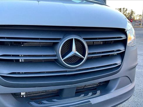 Used 2023 Mercedes-Benz Sprinter 2500 image 32