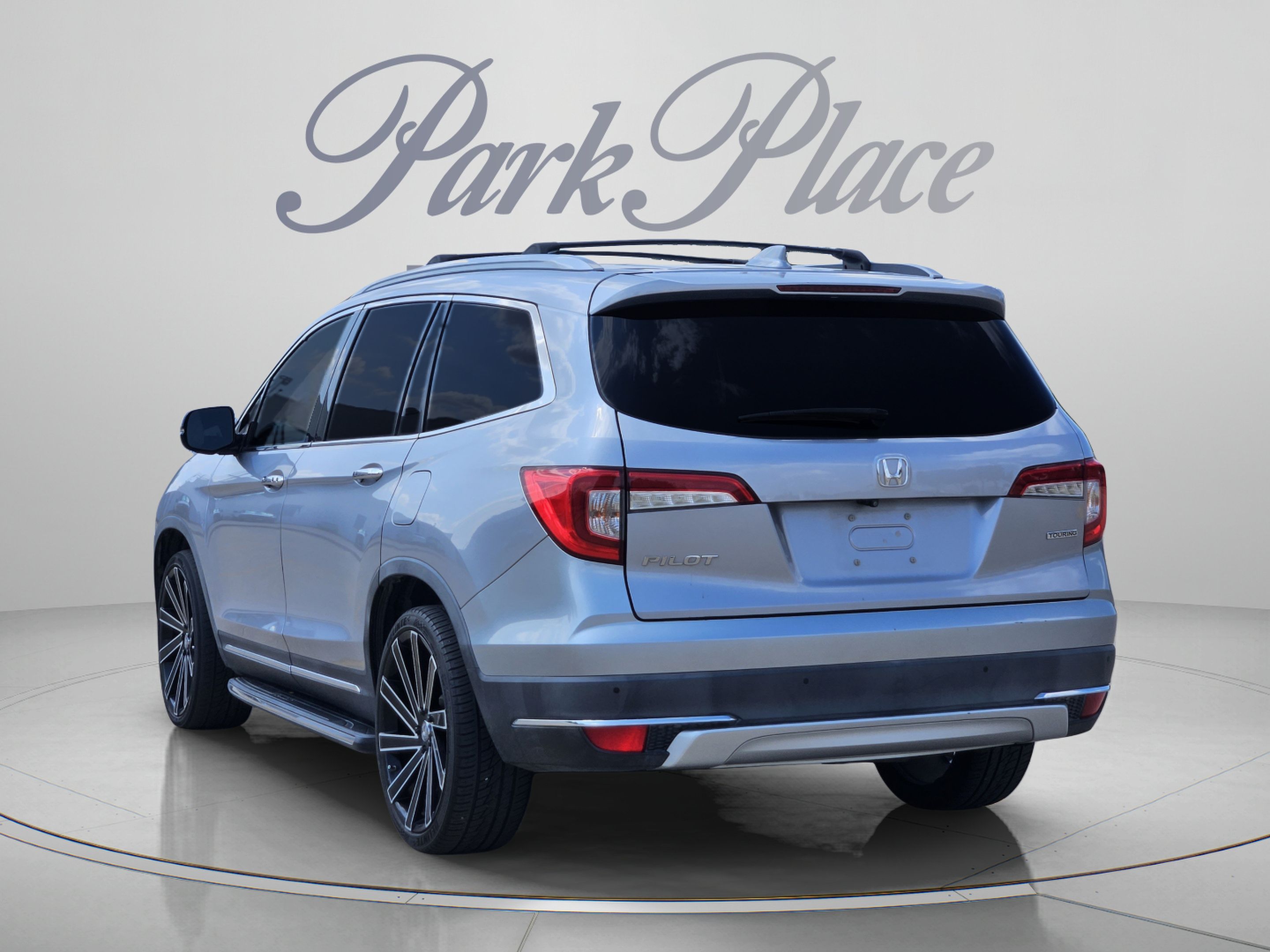 Used 2019 Honda Pilot Touring image 3