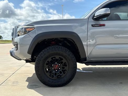 Used 2017 Toyota Tacoma TRD Pro AWD/4WD image 5