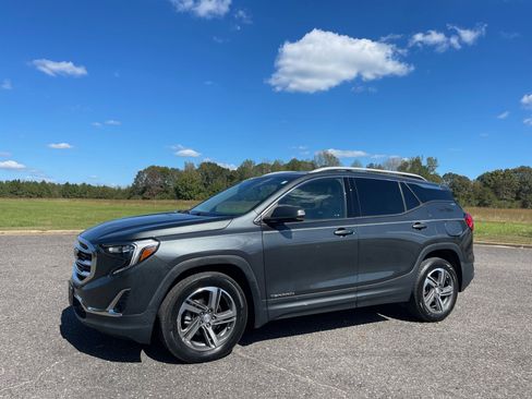 Used 2019 GMC Terrain SLT image 1