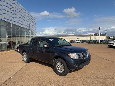 Used 2015 Nissan Frontier SV image 6