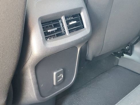 Used 2024 Chevrolet Equinox LT image 29