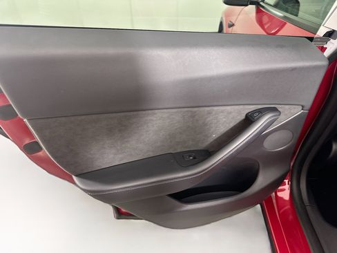 Used 2022 Tesla Model Y Long Range image 24