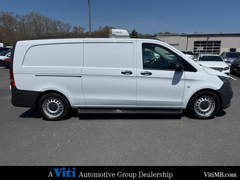 Used 2023 Mercedes-Benz Metris image 9