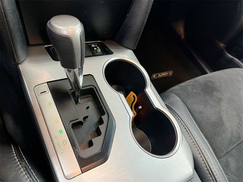 Used 2012 Toyota Camry SE image 16