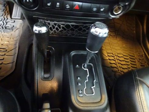 Used 2018 Jeep Wrangler Unlimited Sahara AWD/4WD image 8