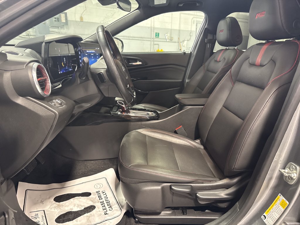 Used 2025 Chevrolet Trax RS w/ Sunroof Package FWD image 28