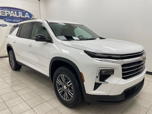 New 2026 Chevrolet Traverse LT image 1