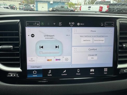 Used 2025 Chrysler Pacifica Select FWD image 13