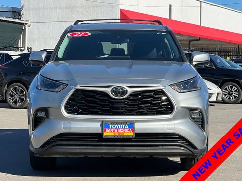Used 2021 Toyota Highlander LE image 9
